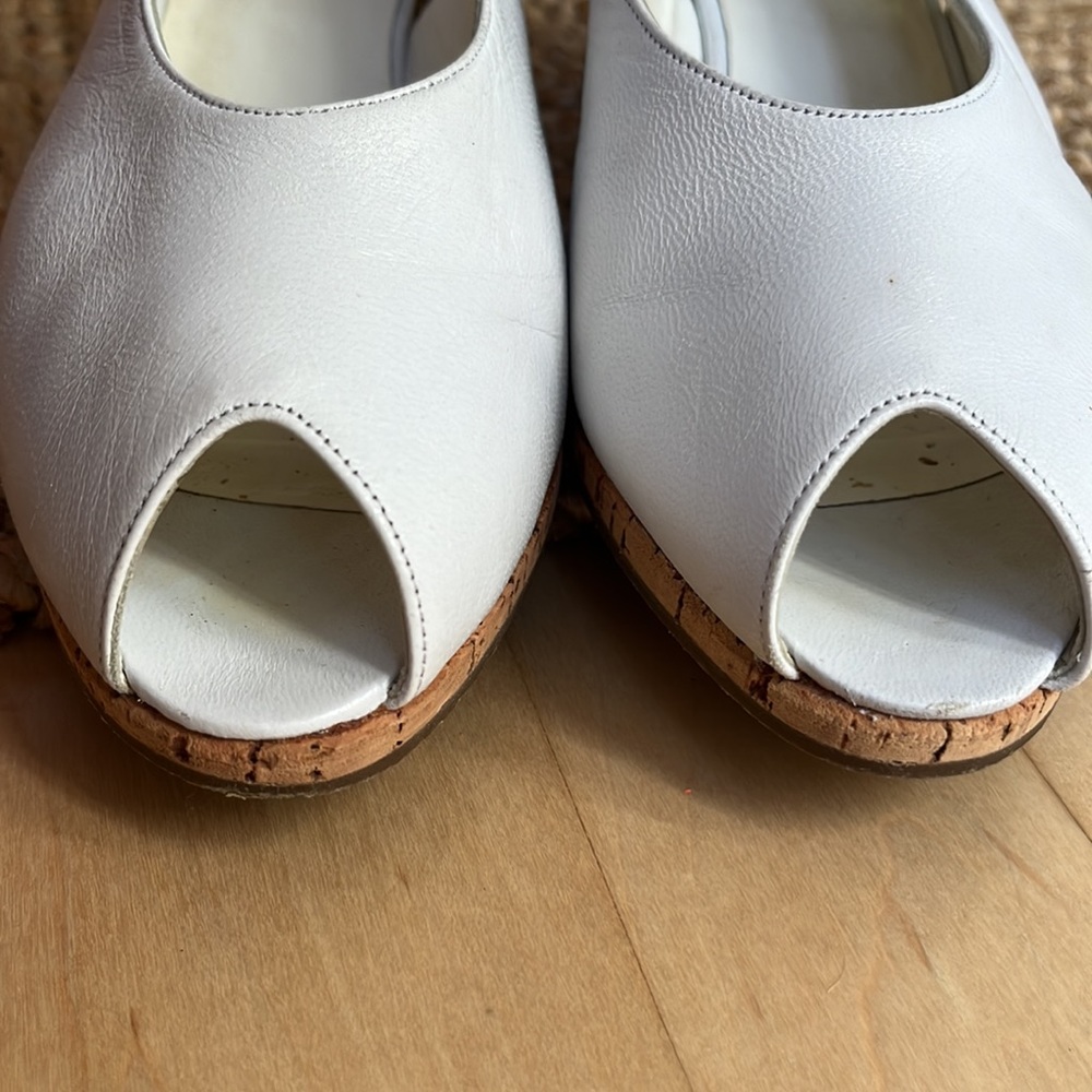 Vintage Bruno Magli white leather slingback heels with cork soles, size 6.5 C - Picture 6 of 11